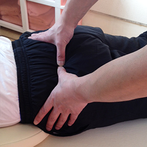 坐骨神経痛の施術を特化し、症状と関連している筋肉・筋膜を的確に調整します。当院の80%は坐骨神経痛の症状でお悩みの方です